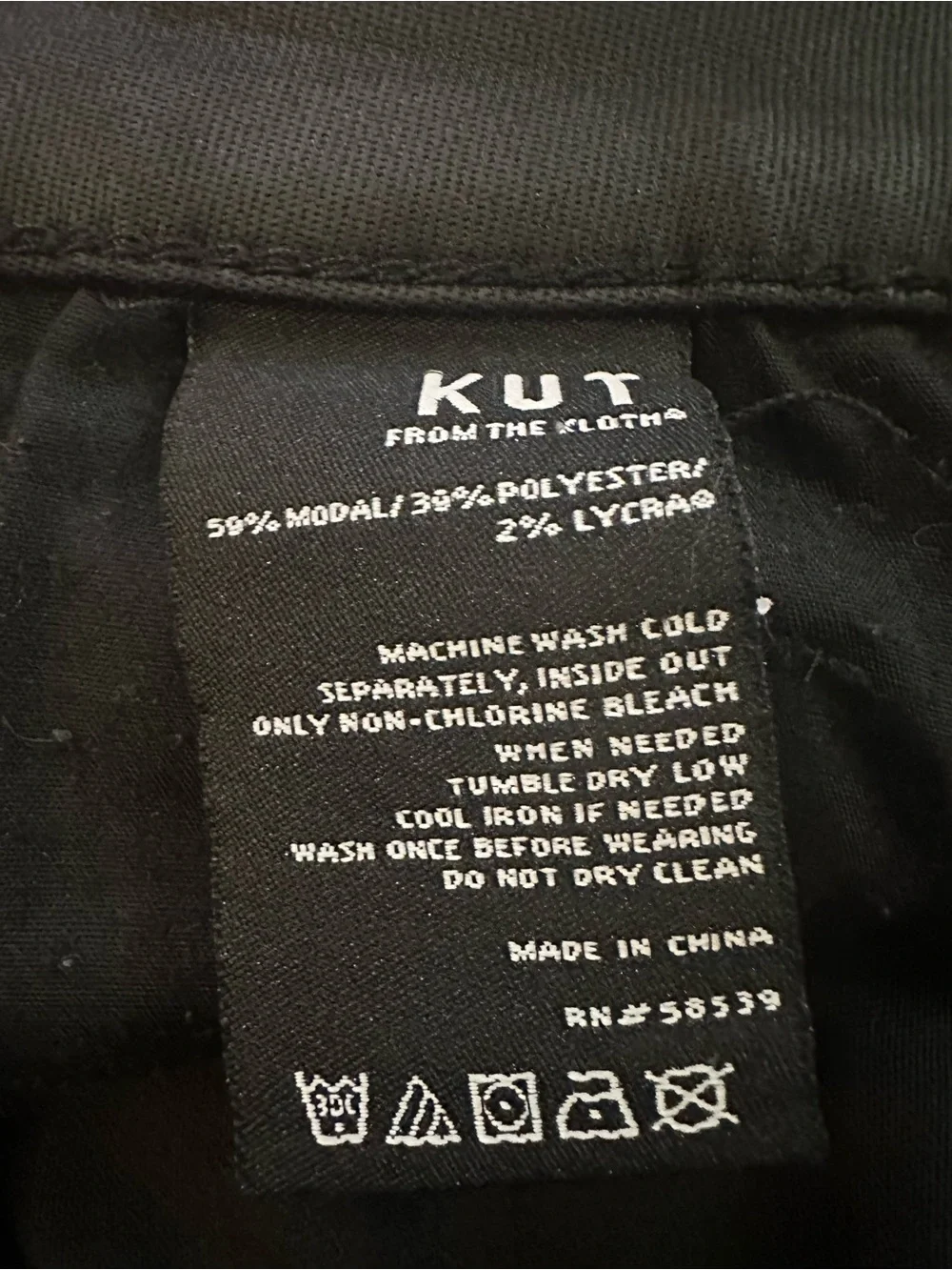 Kut from the Kloth Vegan Leather Skinny/Straight Jeans in a Size 12